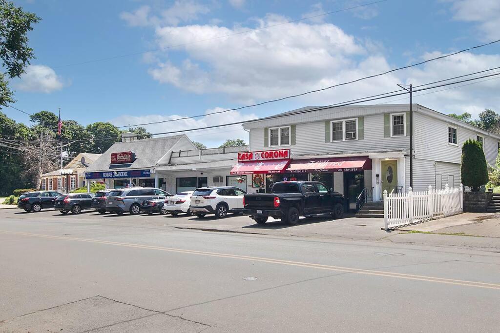 Couples And Beach Lovers Meet Your Needs In One Location Marblehead Eksteriør bilde